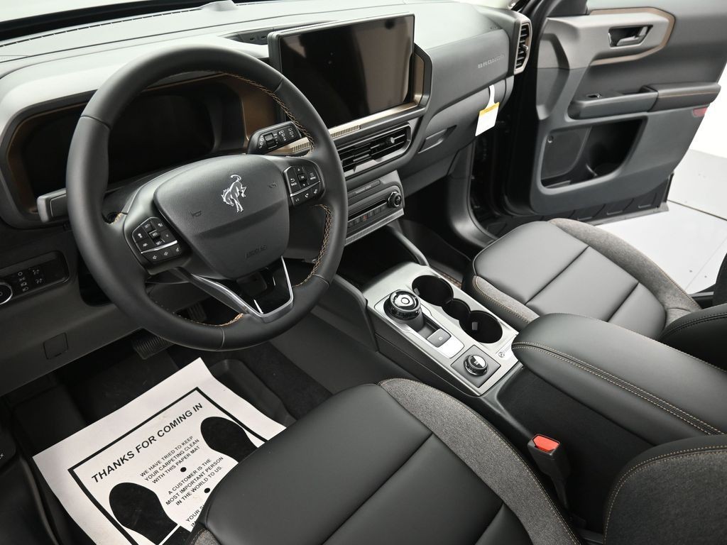 Ford Bronco Sport Vehicle Full-screen Gallery Image 16