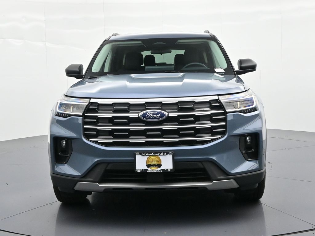 Ford Explorer Vehicle Full-screen Gallery Image 3