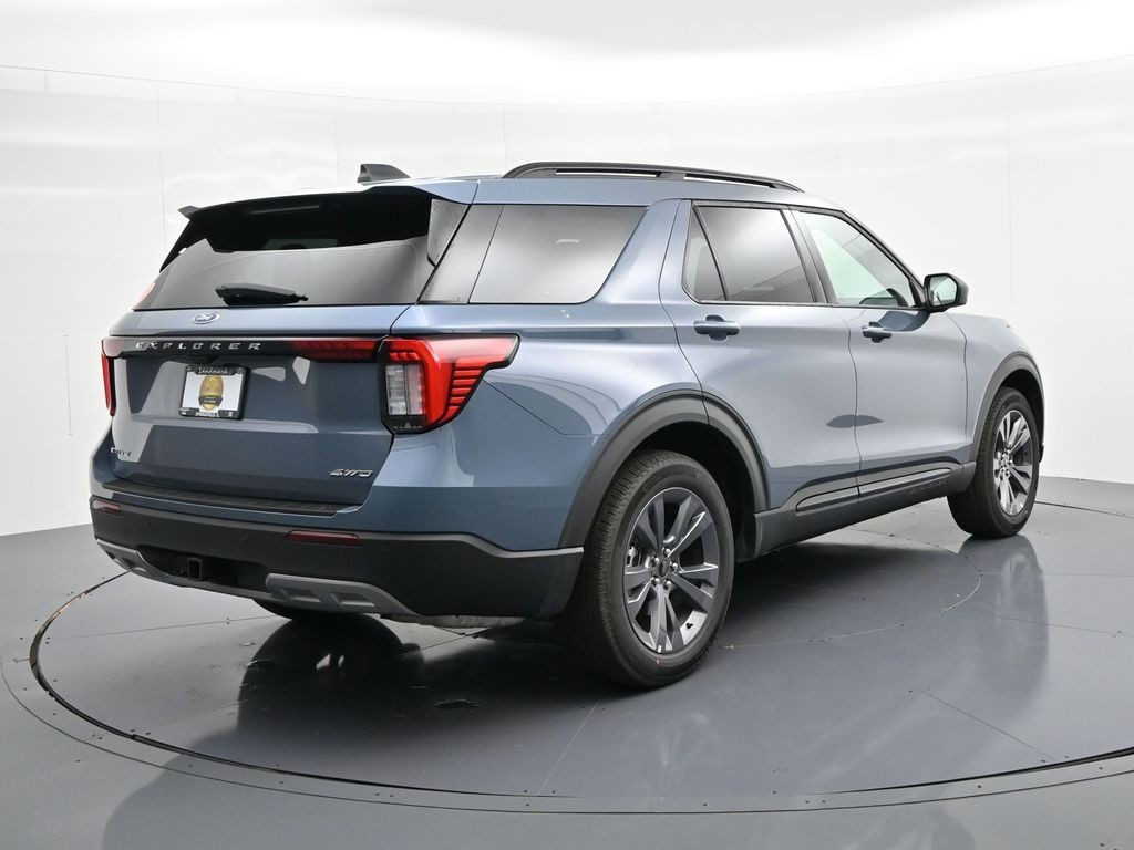 Ford Explorer Vehicle Full-screen Gallery Image 6