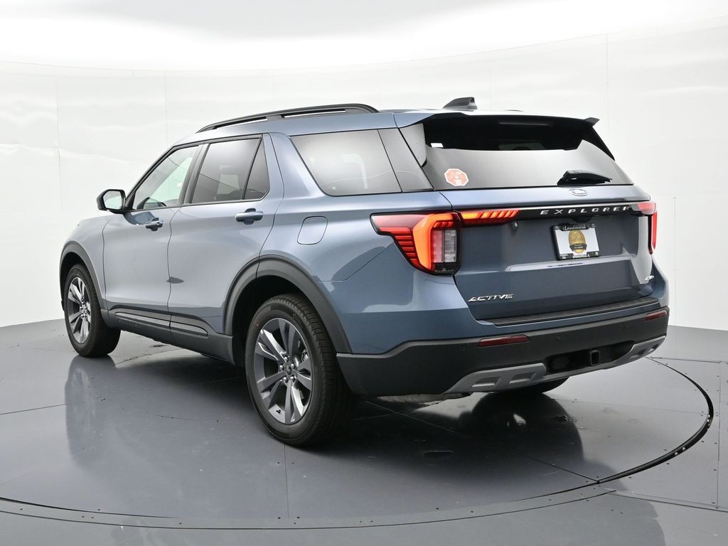 Ford Explorer Vehicle Full-screen Gallery Image 8