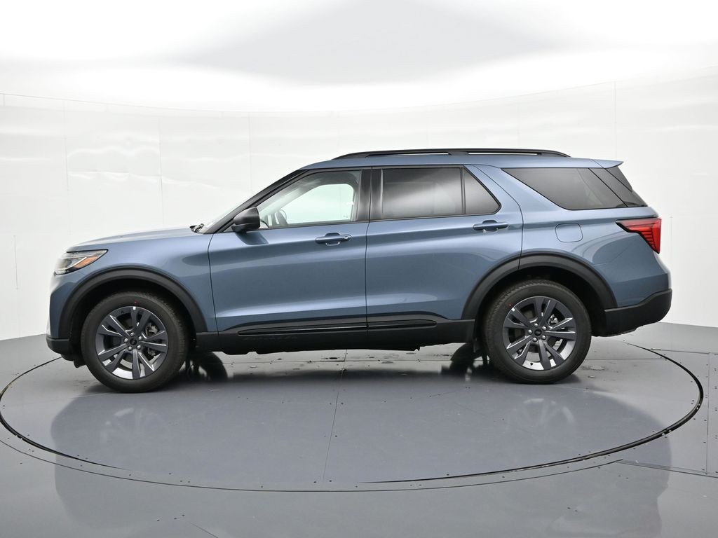 Ford Explorer Vehicle Full-screen Gallery Image 9