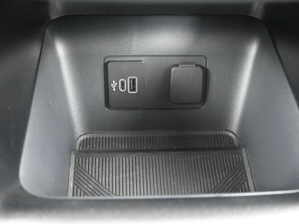 Ford Explorer Vehicle Full-screen Gallery Image 14