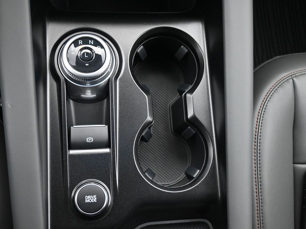 Ford Explorer Vehicle Full-screen Gallery Image 15