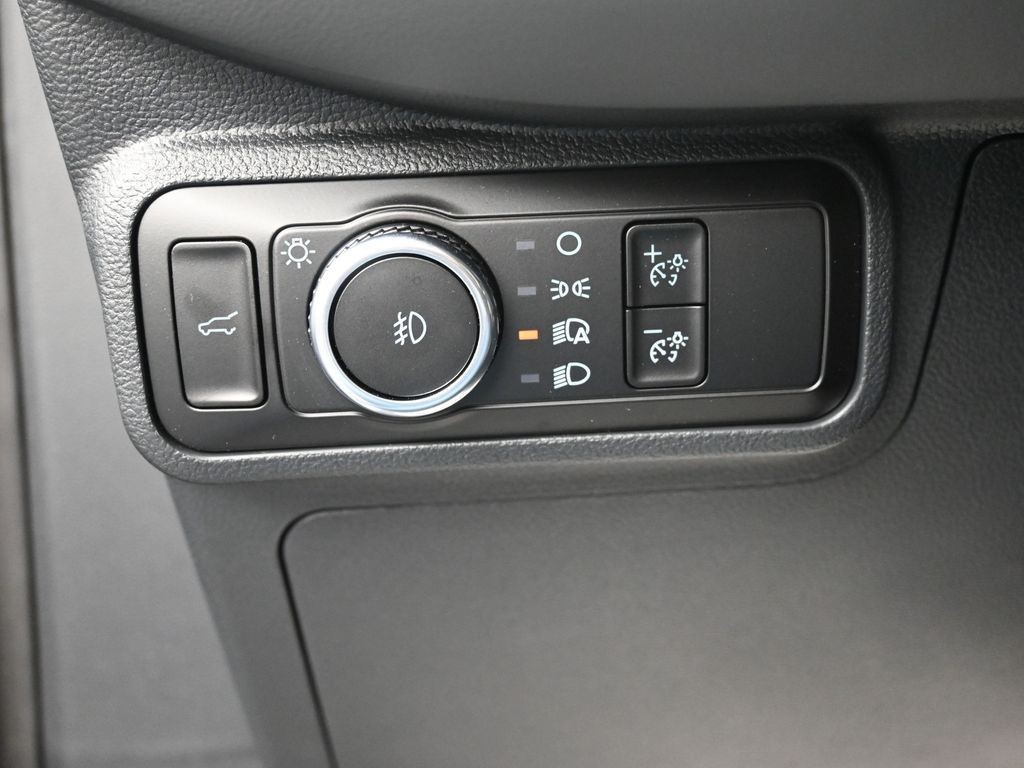 Ford Explorer Vehicle Full-screen Gallery Image 19