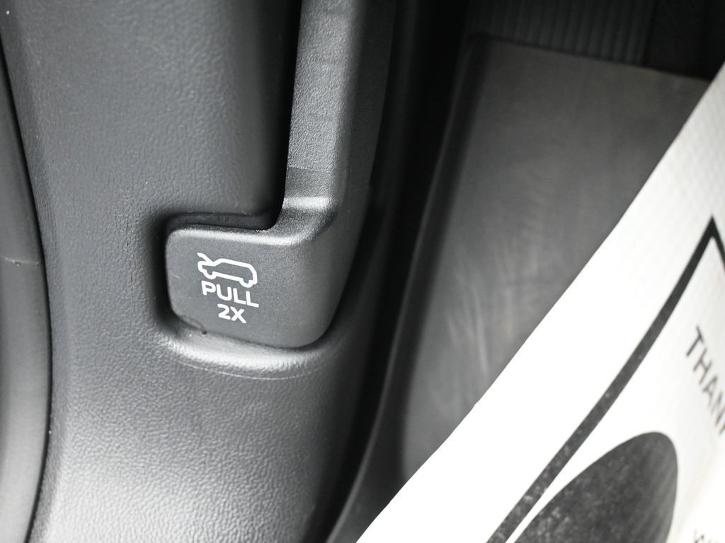 Ford Explorer Vehicle Full-screen Gallery Image 21