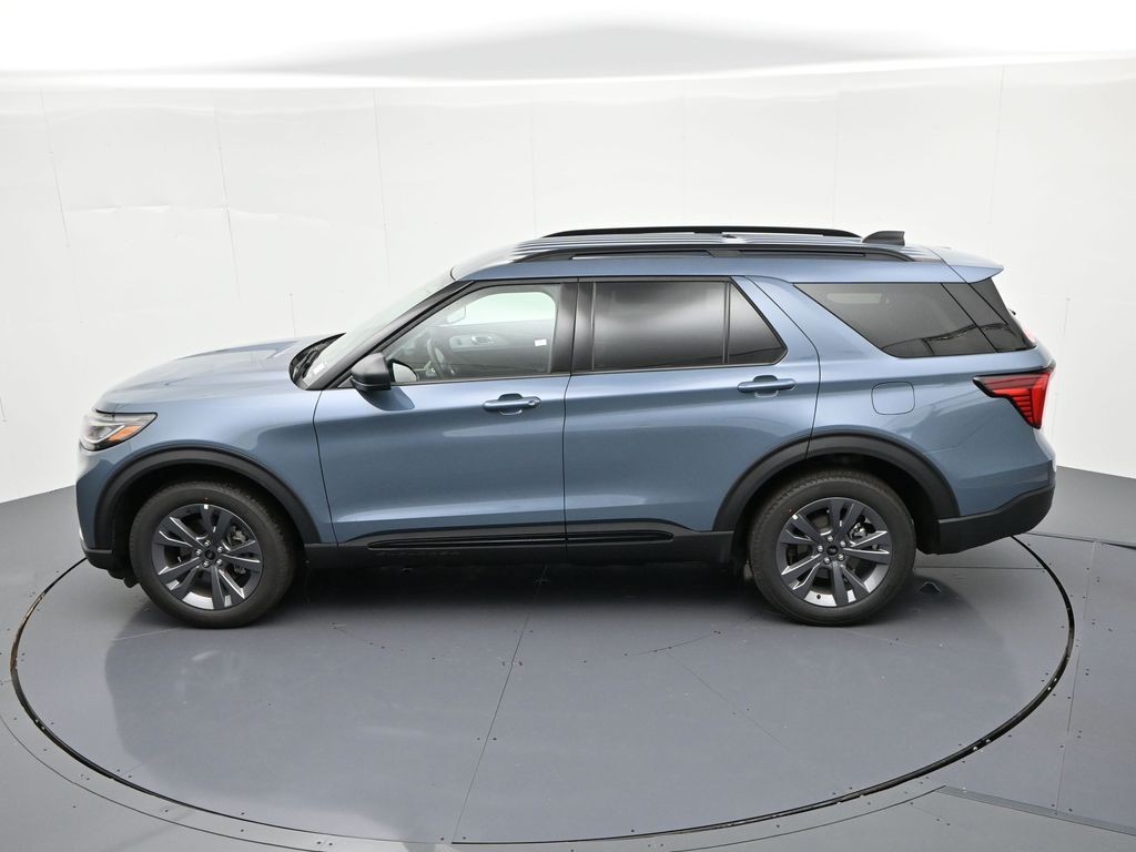 Ford Explorer Vehicle Full-screen Gallery Image 26