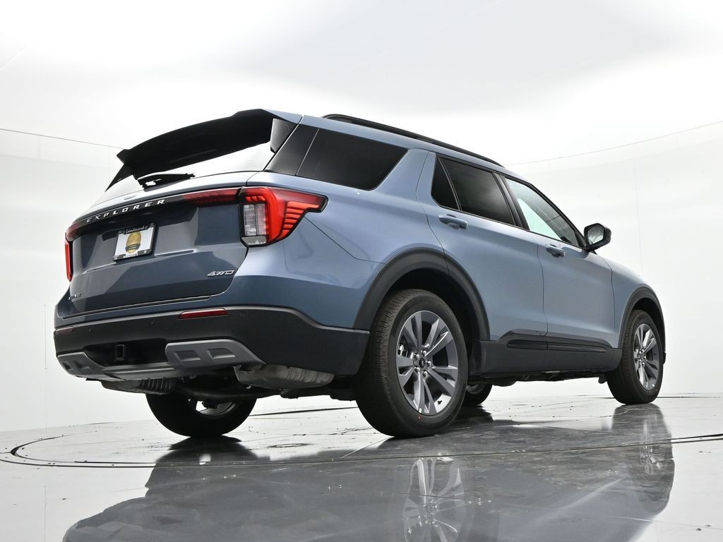 Ford Explorer Vehicle Full-screen Gallery Image 29