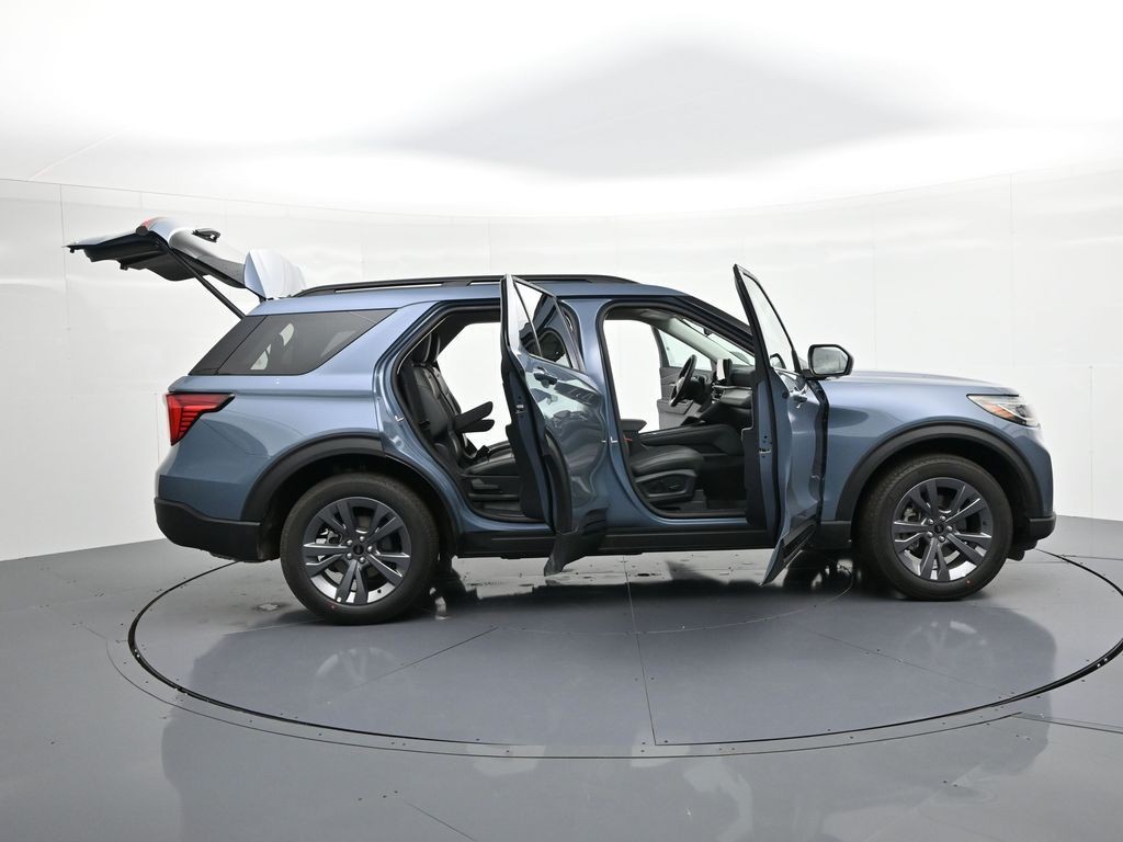 Ford Explorer Vehicle Full-screen Gallery Image 31
