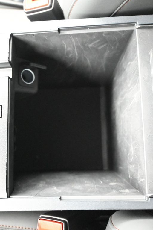 Ford Explorer Vehicle Full-screen Gallery Image 16