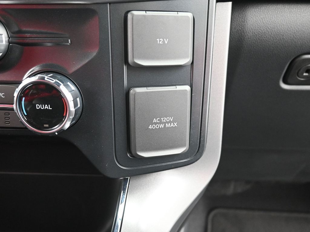 Ford F-150 Vehicle Full-screen Gallery Image 13