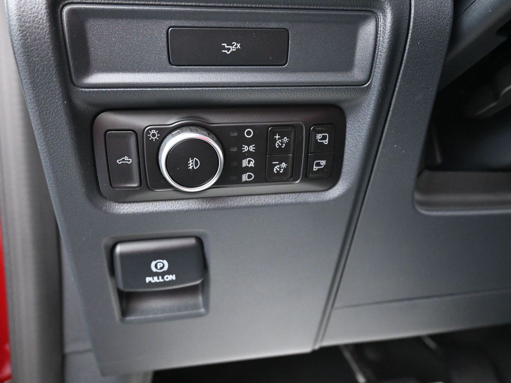 Ford F-150 Vehicle Full-screen Gallery Image 16