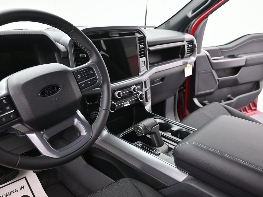 Ford F-150 Vehicle Full-screen Gallery Image 18