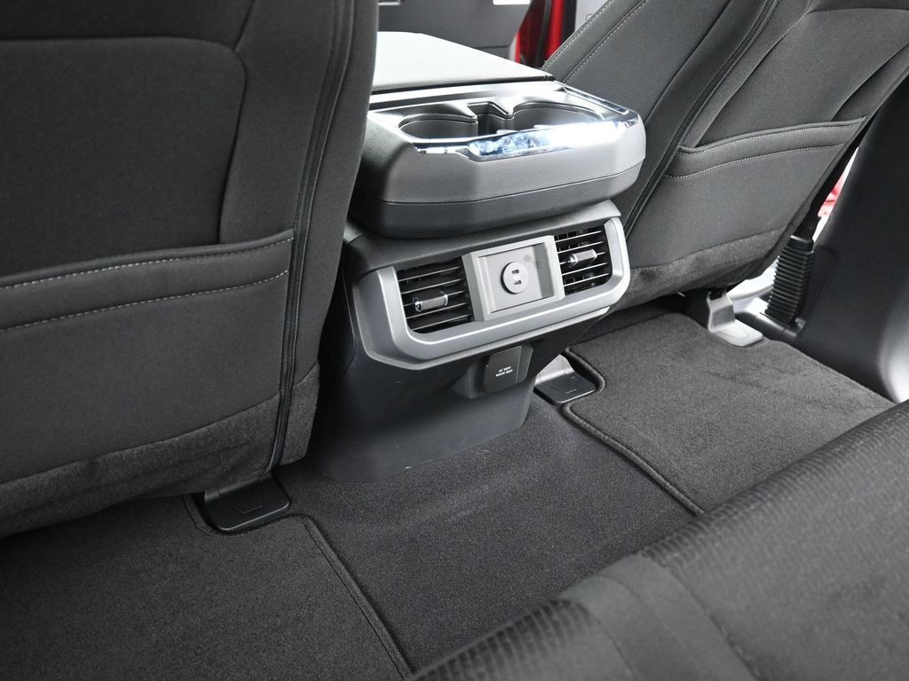 Ford F-150 Vehicle Full-screen Gallery Image 19