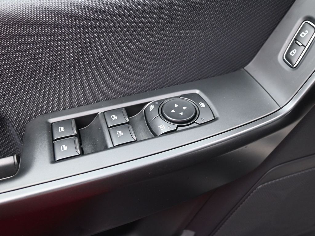 Ford F-150 Vehicle Full-screen Gallery Image 10