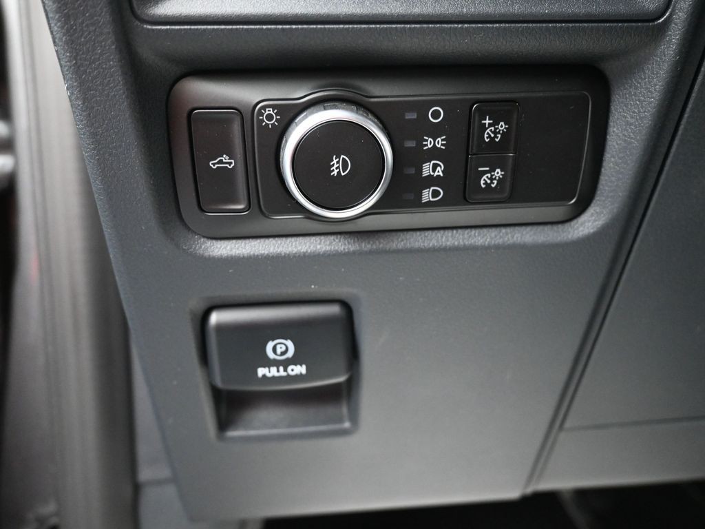 Ford F-150 Vehicle Full-screen Gallery Image 11