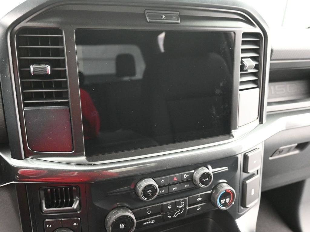 Ford F-150 Vehicle Full-screen Gallery Image 12