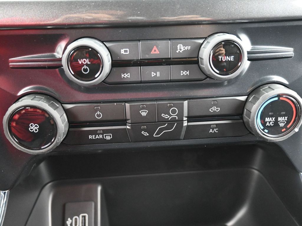 Ford F-150 Vehicle Full-screen Gallery Image 13