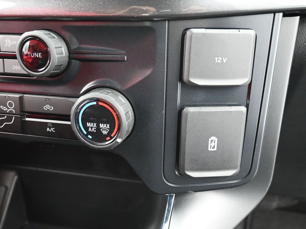 Ford F-150 Vehicle Full-screen Gallery Image 15