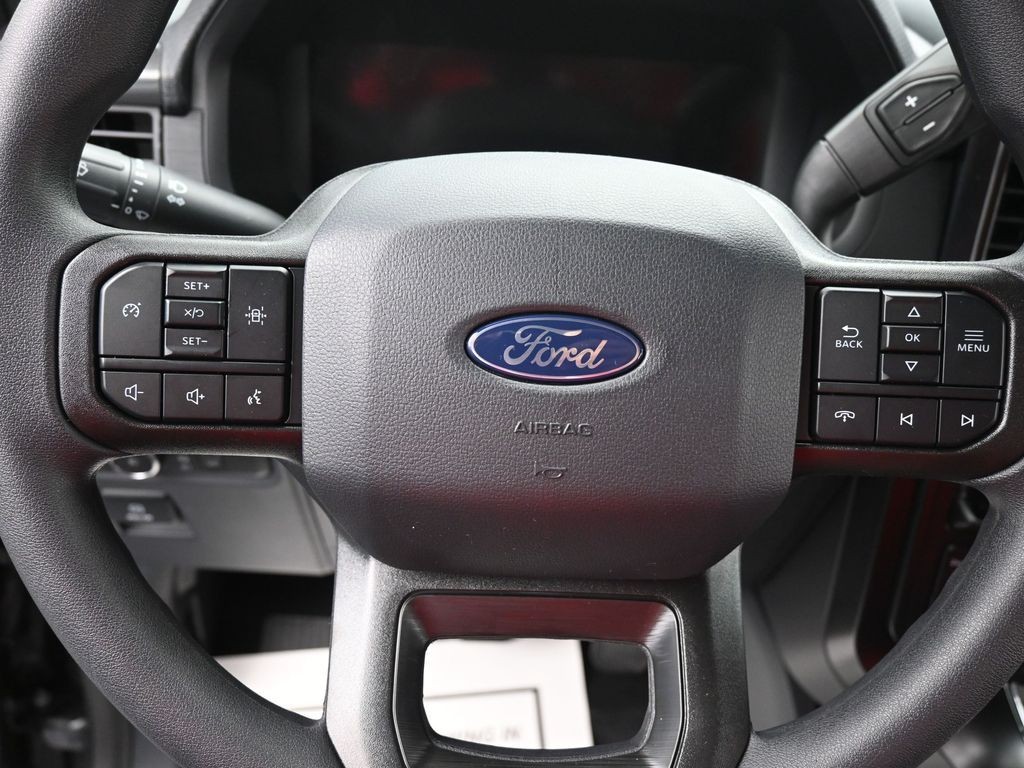 Ford F-150 Vehicle Full-screen Gallery Image 17