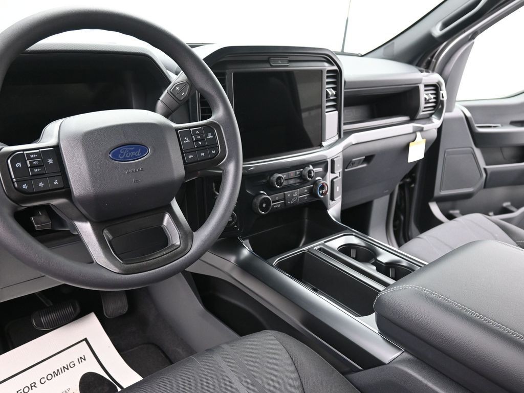 Ford F-150 Vehicle Full-screen Gallery Image 18