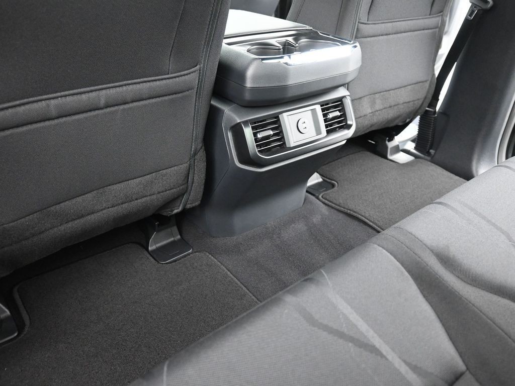 Ford F-150 Vehicle Full-screen Gallery Image 19