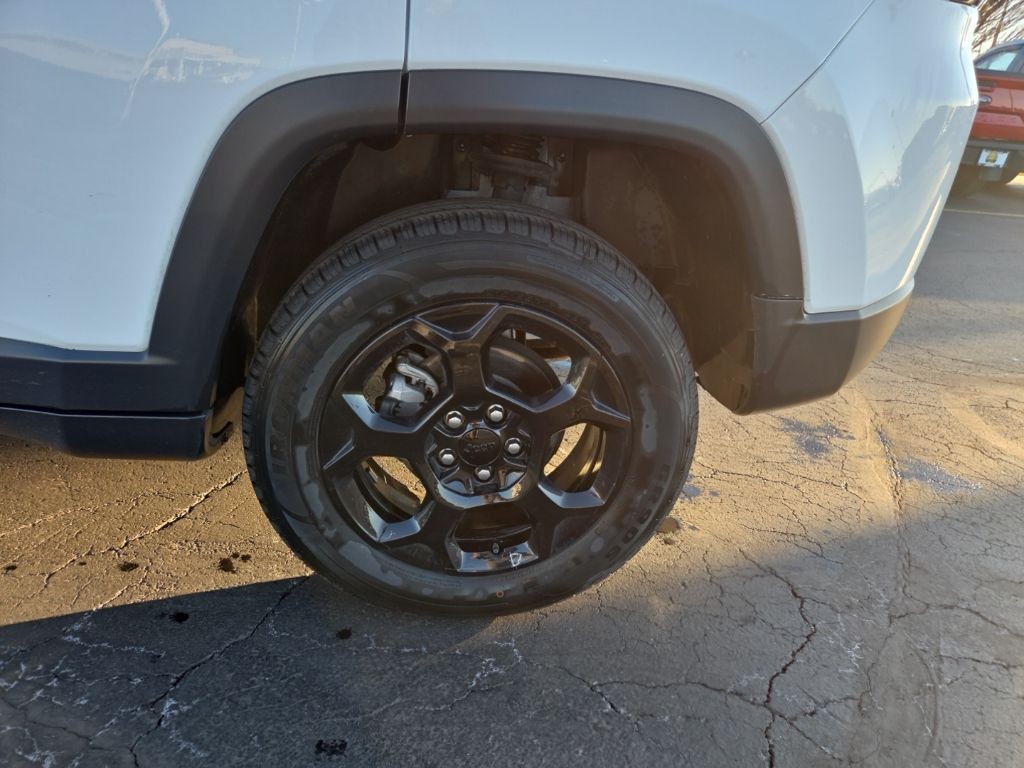 Jeep Compass Vehicle Full-screen Gallery Image 4