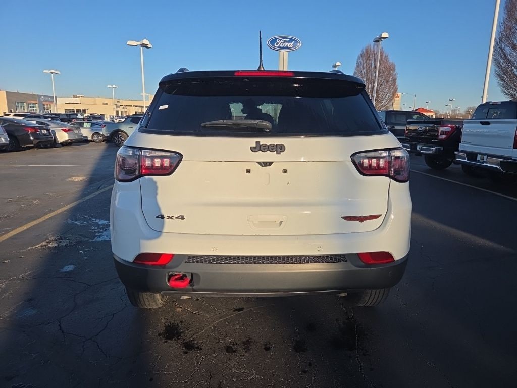 Jeep Compass Vehicle Full-screen Gallery Image 5