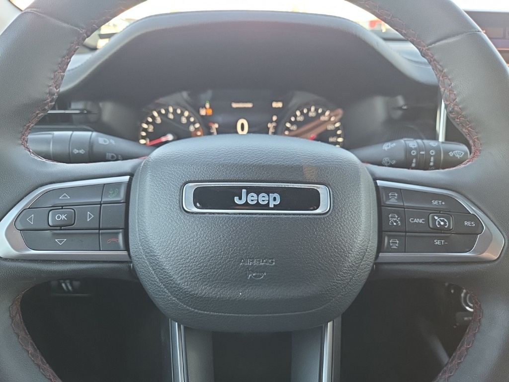 Jeep Compass Vehicle Full-screen Gallery Image 12