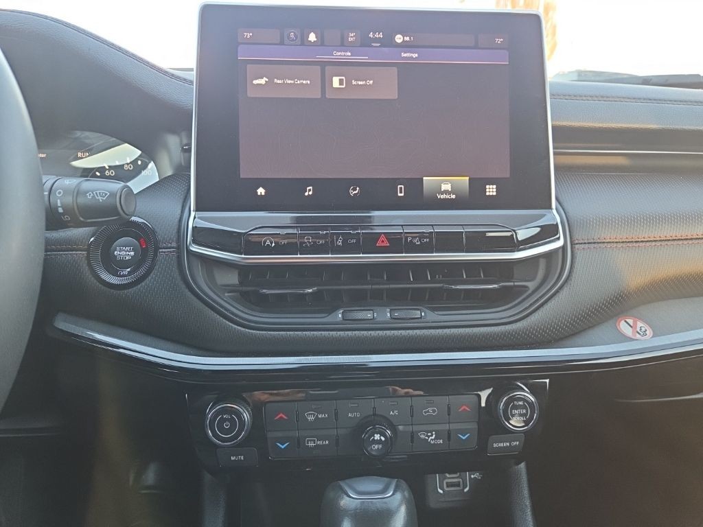 Jeep Compass Vehicle Full-screen Gallery Image 13