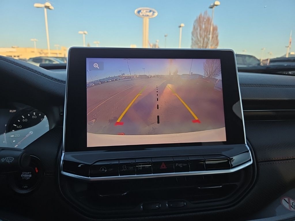Jeep Compass Vehicle Full-screen Gallery Image 14