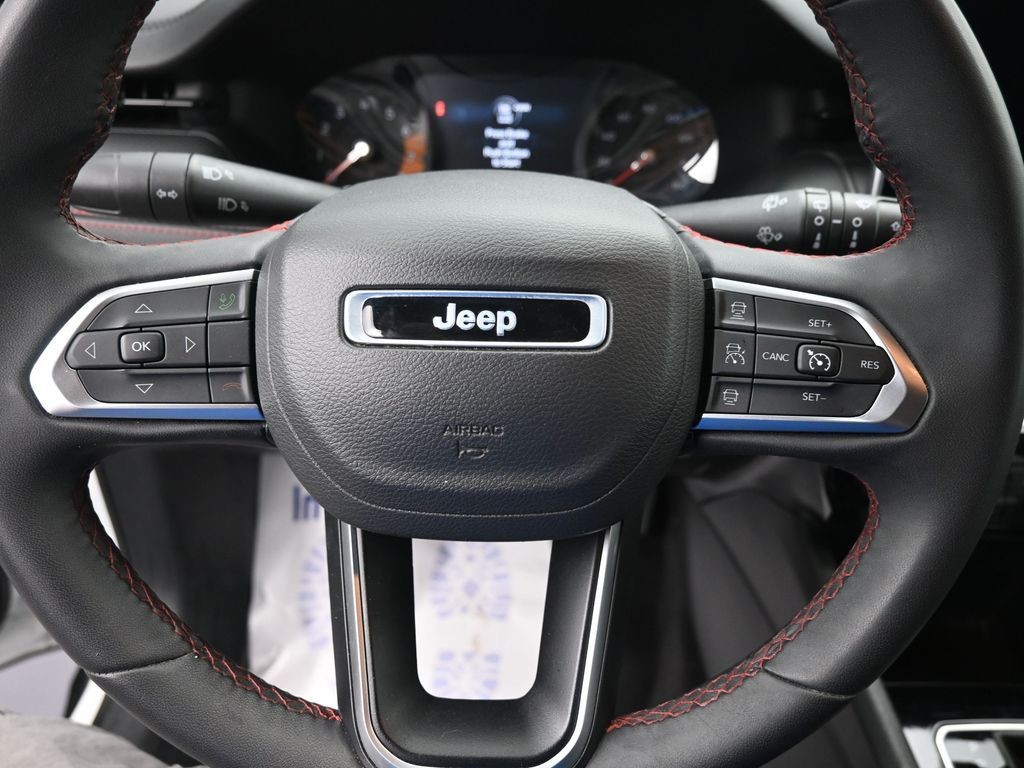 Jeep Compass Vehicle Full-screen Gallery Image 16
