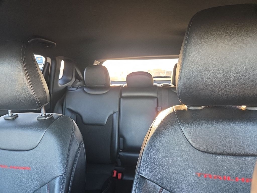 Jeep Compass Vehicle Full-screen Gallery Image 17