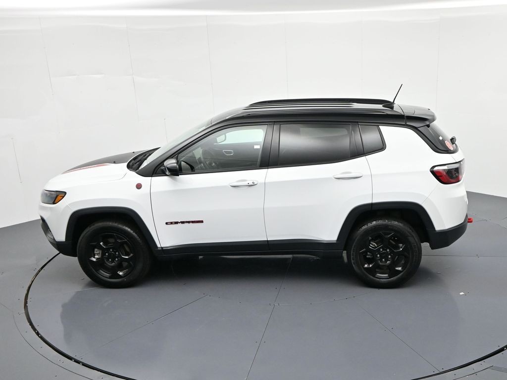 Jeep Compass Vehicle Full-screen Gallery Image 24