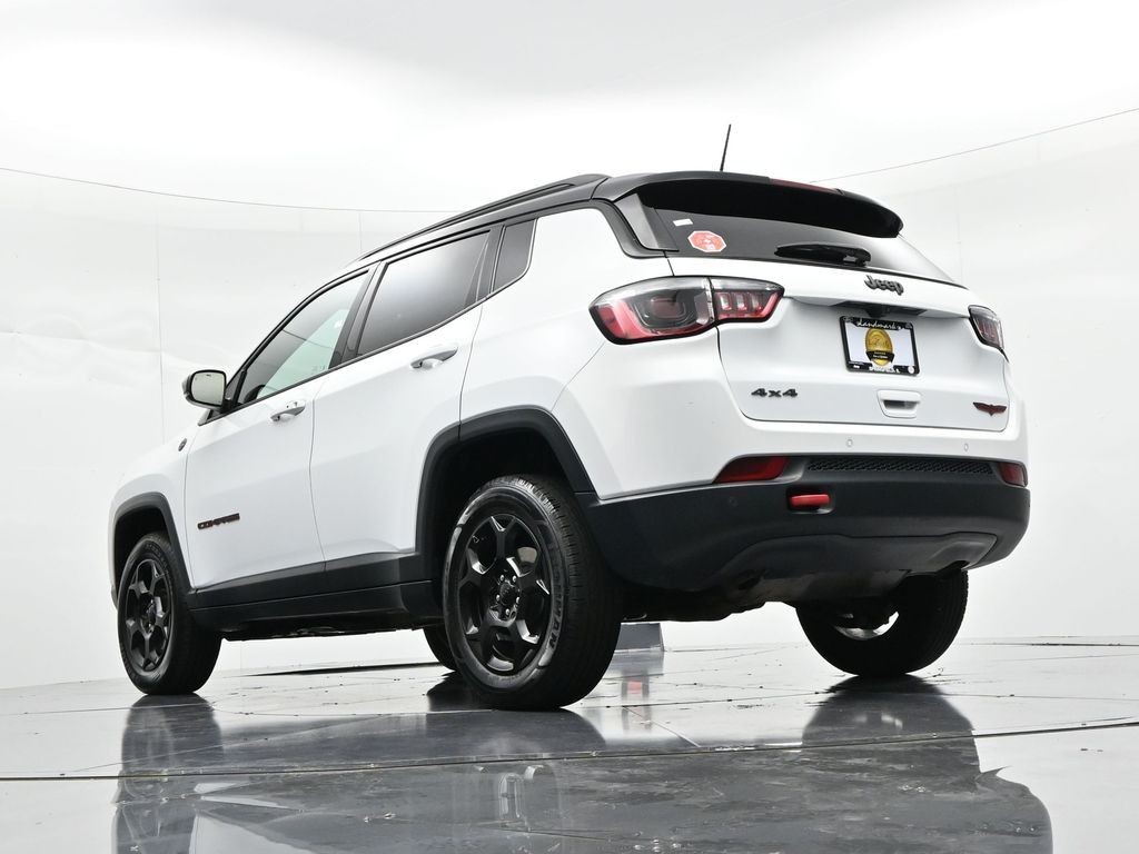 Jeep Compass Vehicle Full-screen Gallery Image 25
