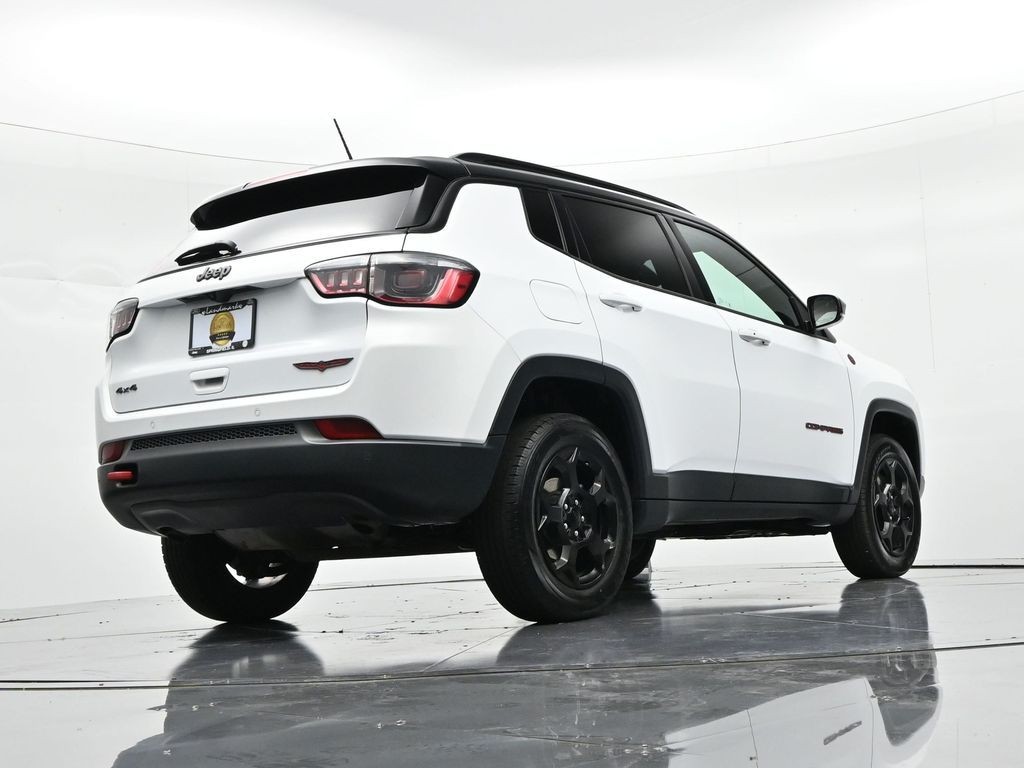 Jeep Compass Vehicle Full-screen Gallery Image 27