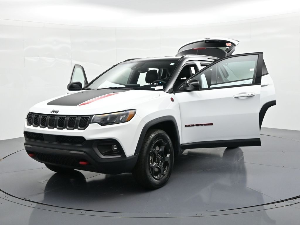 Jeep Compass Vehicle Full-screen Gallery Image 31