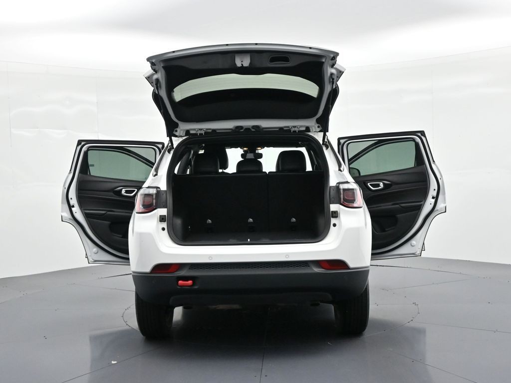 Jeep Compass Vehicle Full-screen Gallery Image 32