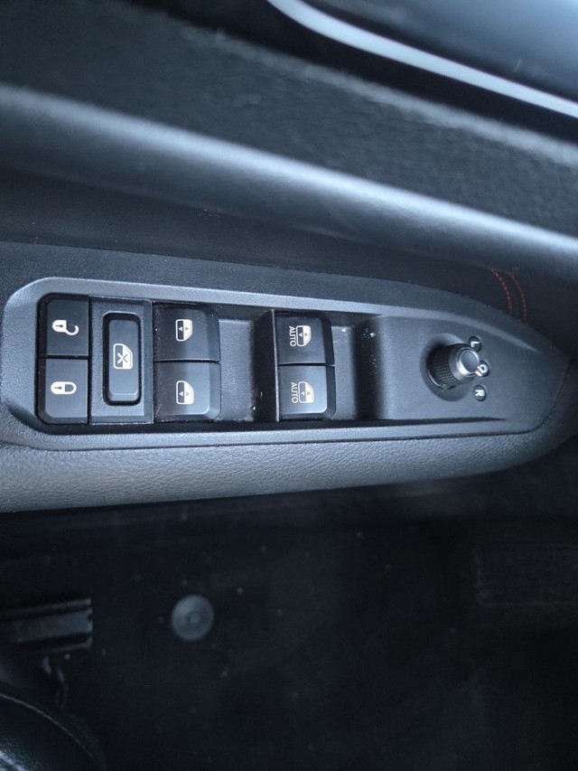 Jeep Compass Vehicle Full-screen Gallery Image 10