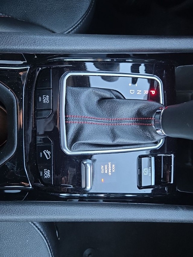 Jeep Compass Vehicle Full-screen Gallery Image 16