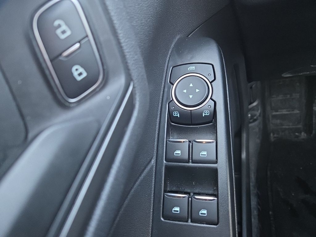 Ford Escape Vehicle Full-screen Gallery Image 9