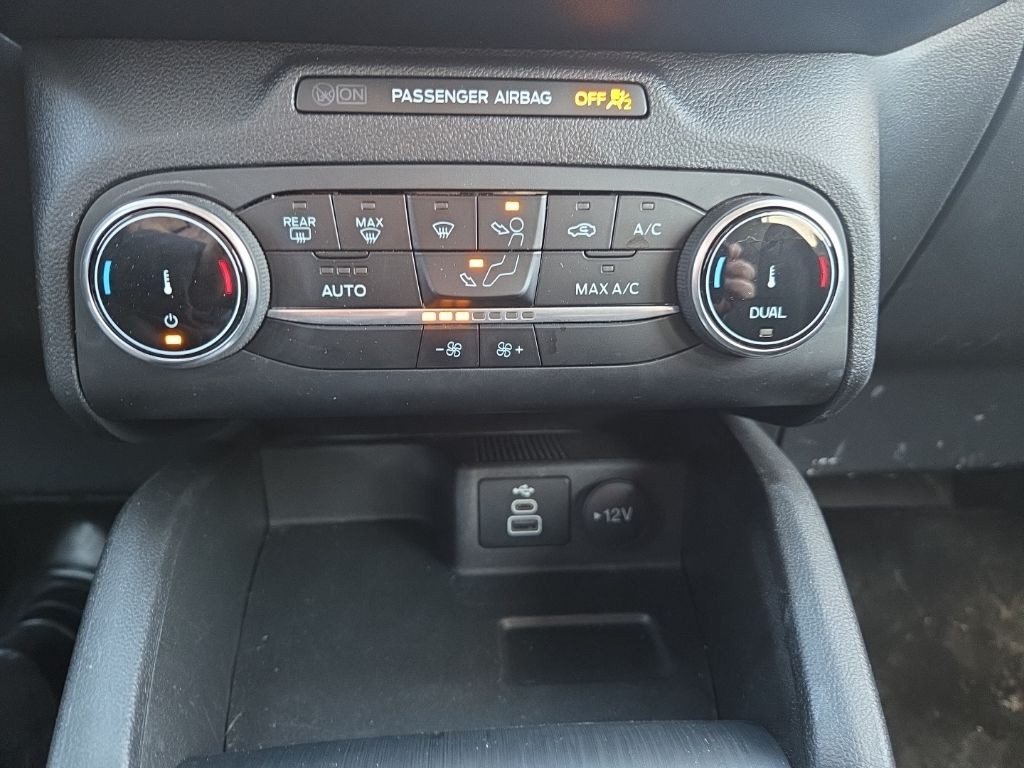 Ford Escape Vehicle Full-screen Gallery Image 14