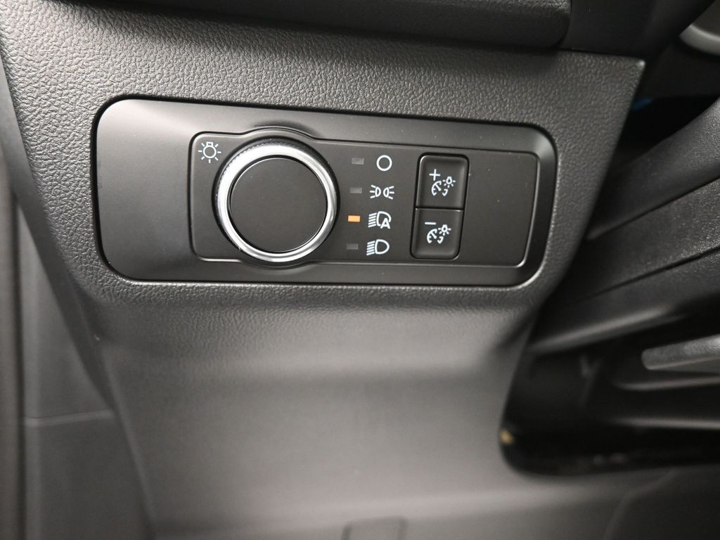 Ford Escape Vehicle Full-screen Gallery Image 15