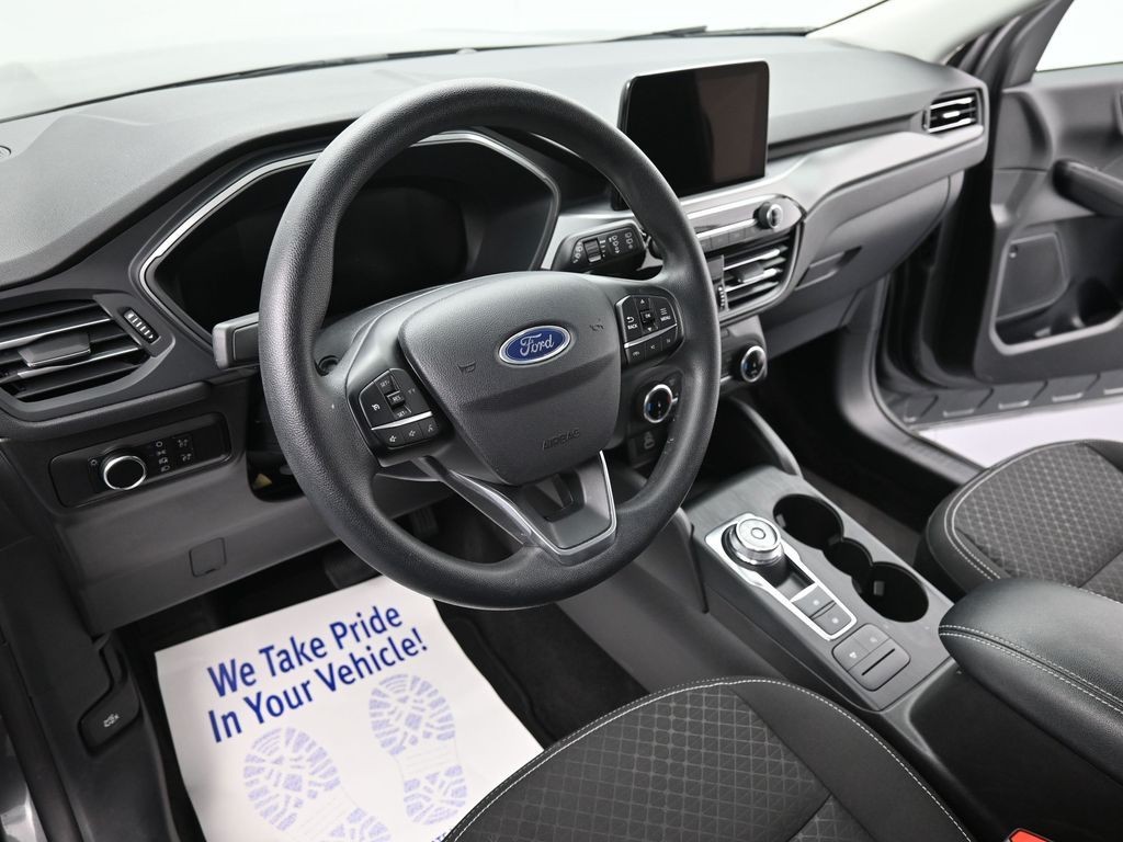Ford Escape Vehicle Full-screen Gallery Image 17