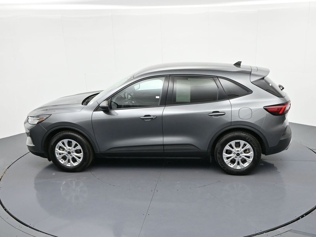 Ford Escape Vehicle Full-screen Gallery Image 21