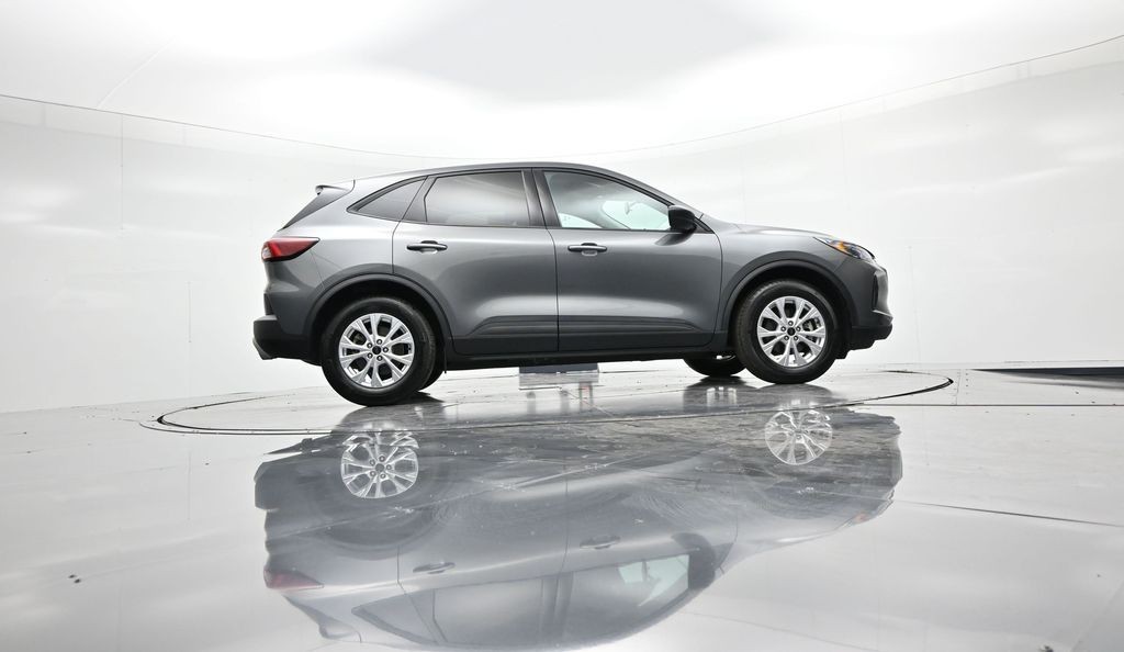 Ford Escape Vehicle Full-screen Gallery Image 25