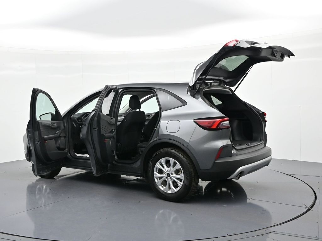 Ford Escape Vehicle Full-screen Gallery Image 27