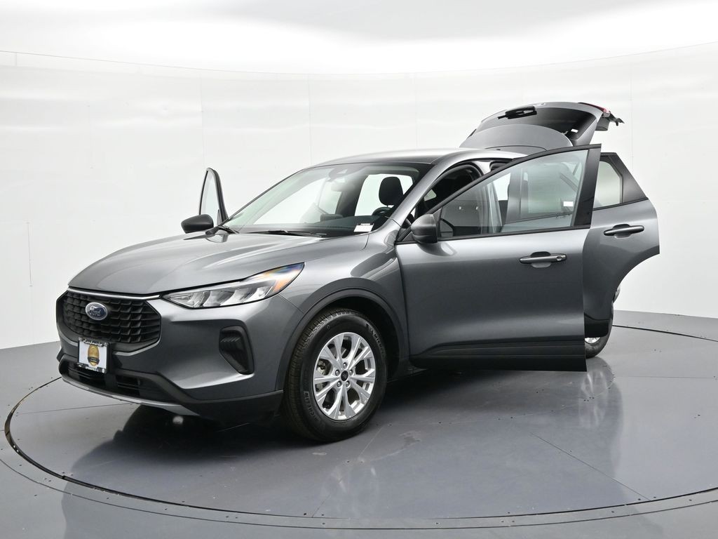 Ford Escape Vehicle Full-screen Gallery Image 28