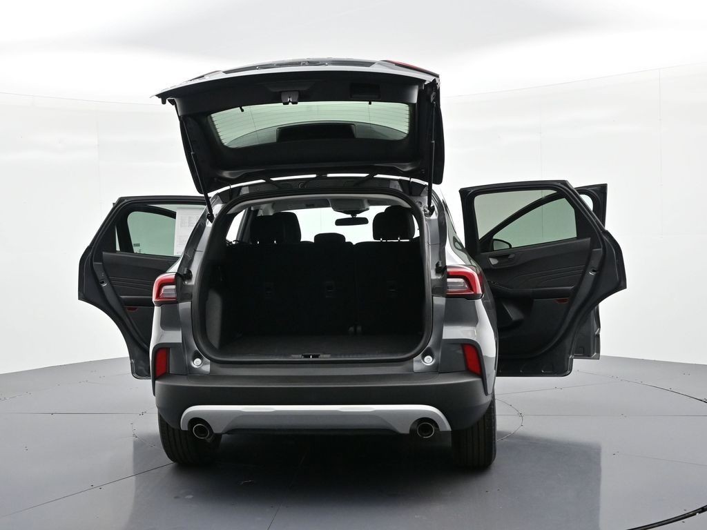 Ford Escape Vehicle Full-screen Gallery Image 29