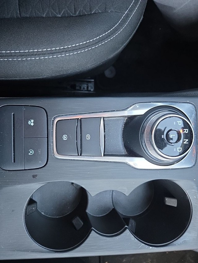 Ford Escape Vehicle Full-screen Gallery Image 15