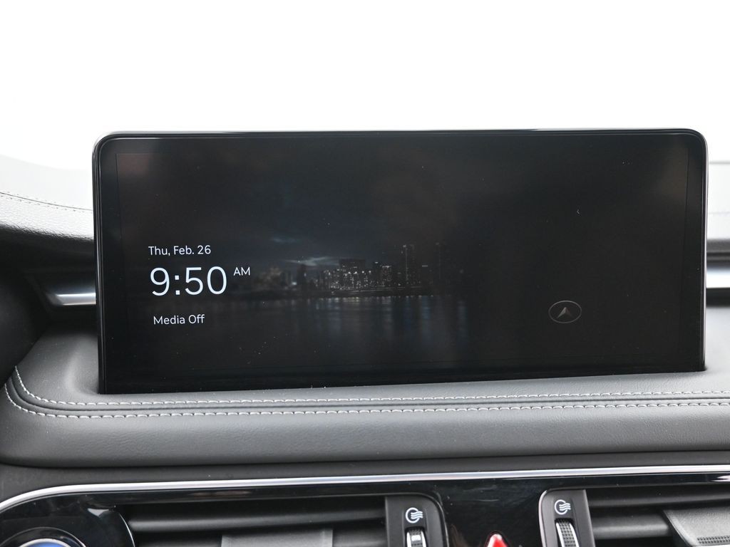 Genesis G70 Vehicle Full-screen Gallery Image 10